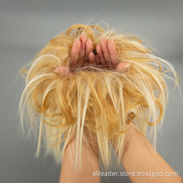 Warrige opgestoken rommelige knot haarstukje haarverlenging